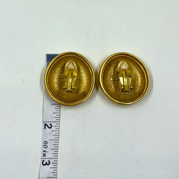 Liz Claiborne Signed Vintage Oversized Gold Clip On Earrings - Picture 8 of 10